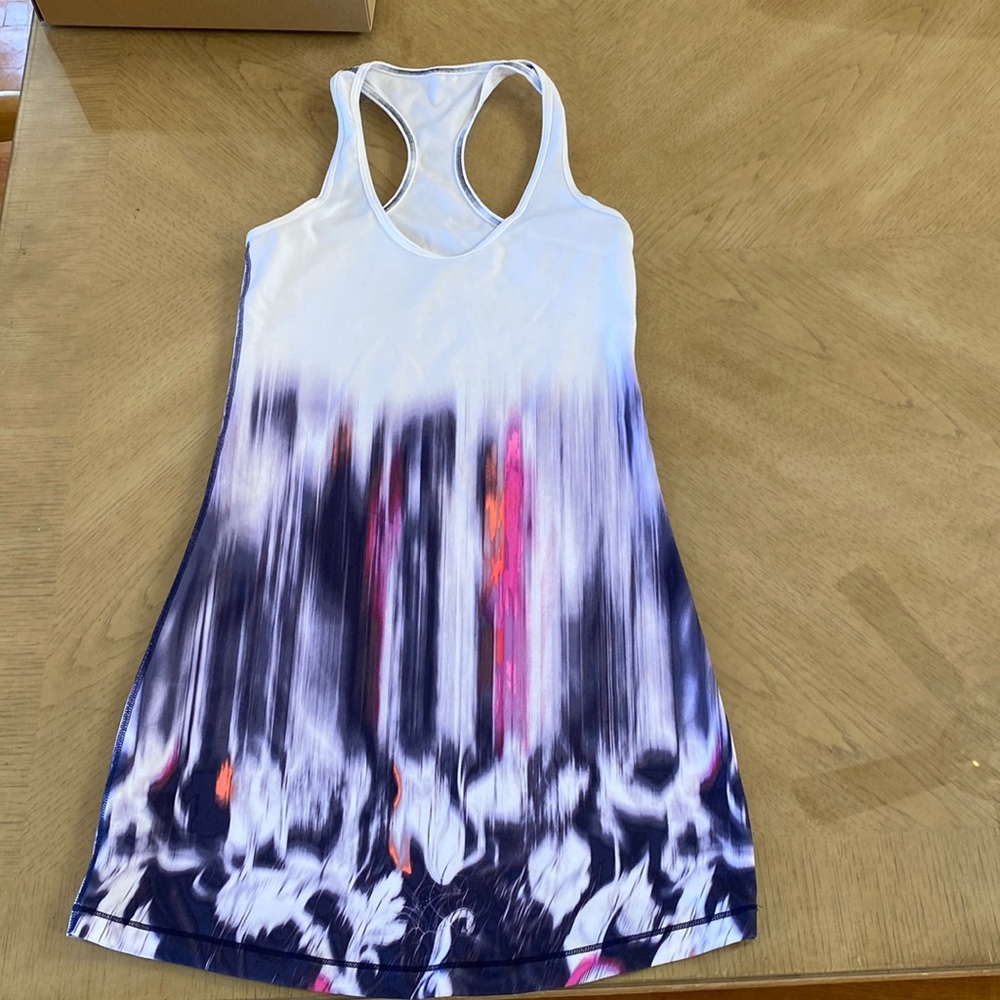 Lululemon top in excellent condition